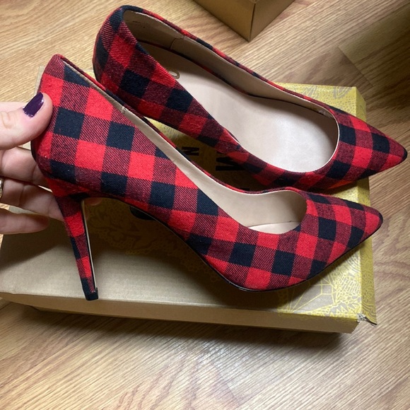 Mix no 6 red plaid pumps - Picture 1 of 4